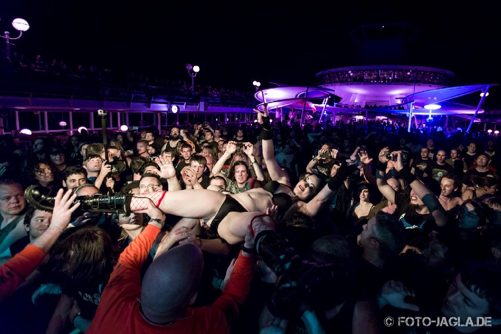 70000 Tons of Metal 2014 ::. Crowd @ Fear Factory