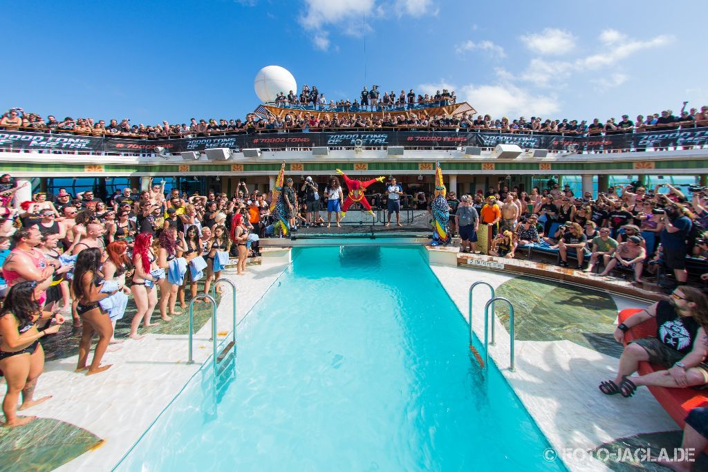 70000 Tons of Metal 2015 ::. Bellyflop contest at pooldeck