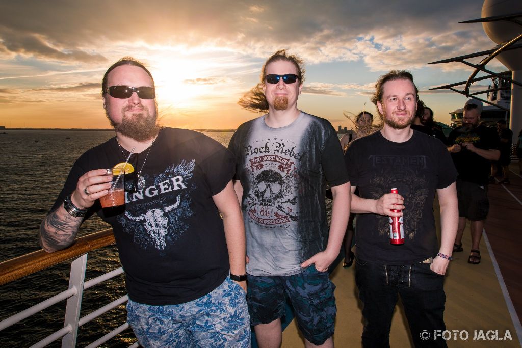 70000 Tons Of Metal 2017
Orden Ogan genieen die ersten Drinks an Deck