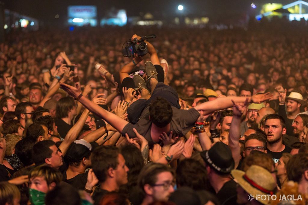 Summer Breeze Open Air 2018 in Dinkelsbhl (SBOA)
Fans bei Powerwolf vor der Main Stage