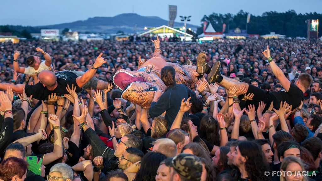 Summer Breeze Open Air 2018 in Dinkelsbhl (SBOA)
Crowd surfing T-Rex bei Trivium vor der Main Stage