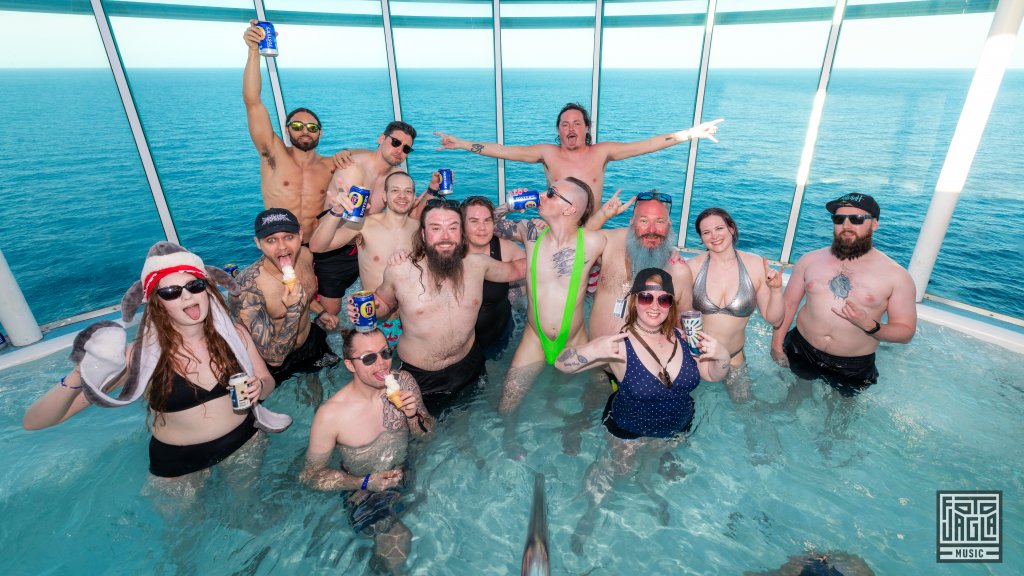 Impressions from the hot tub
Day 4 - Pool Deck
70000 Tons of Metal 2024