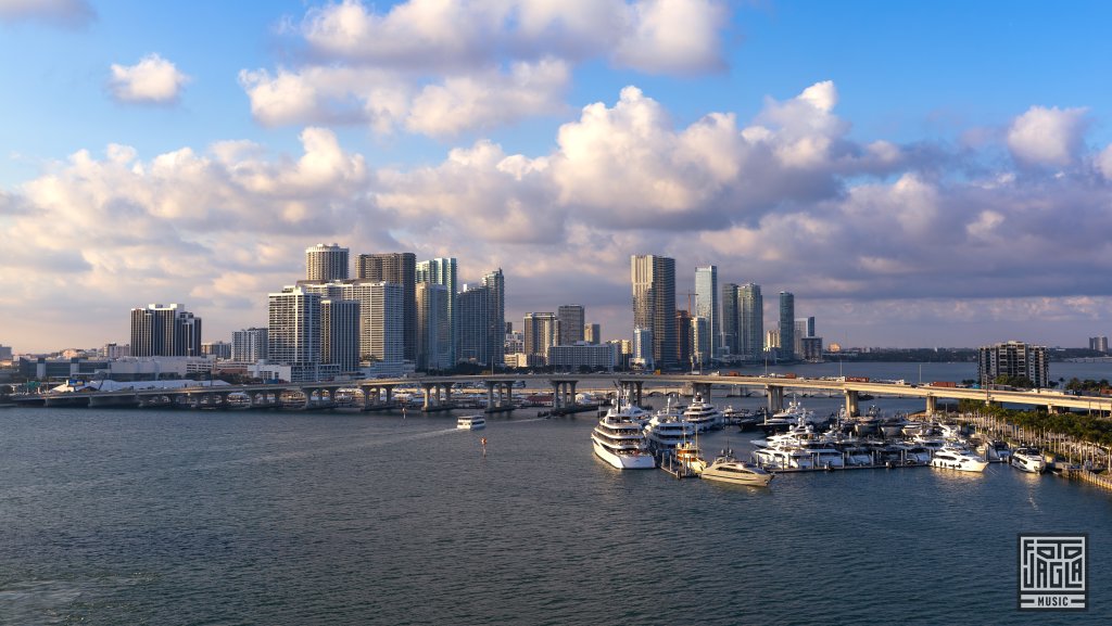 View from Deck 12 to Miami
Day 1 - Pooldeck
70000 Tons of Metal 2025