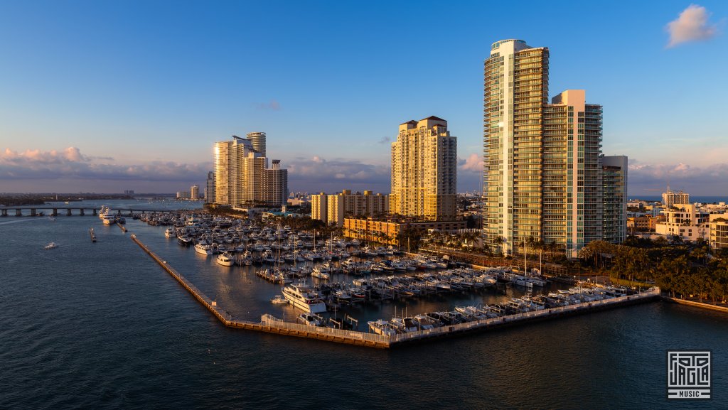 View from Deck 12 to Miami
Day 1 - Pooldeck
70000 Tons of Metal 2025