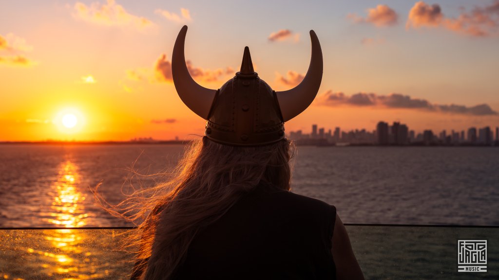 Viking enjoys the sunset
Day 1 - Pooldeck
70000 Tons of Metal 2025