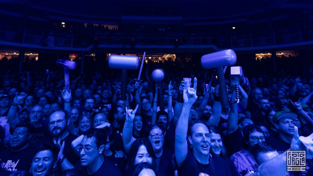 Crowd @ Hammerfall
Day 1 - Royal Theater
70000 Tons of Metal 2025