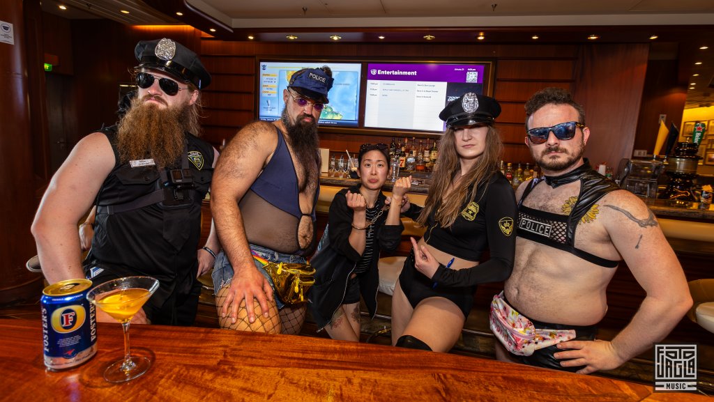 What you gonna do when they come for you?
Day 2 - Schooner Bar
70000 Tons of Metal 2025