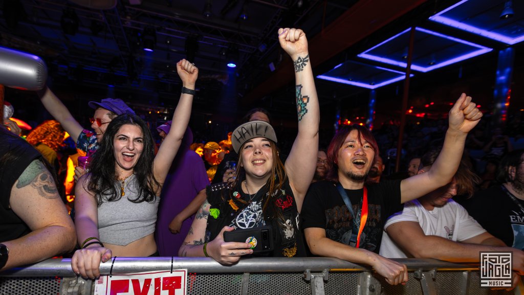 Crowd @ Powerglove
Day 3 - Studio B / Ice Rink
70000 Tons of Metal 2025