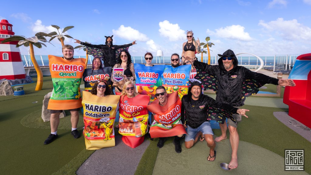 Haribo escalation on the mini golf course
Day 4 - Pool Deck
70000 Tons of Metal 2025