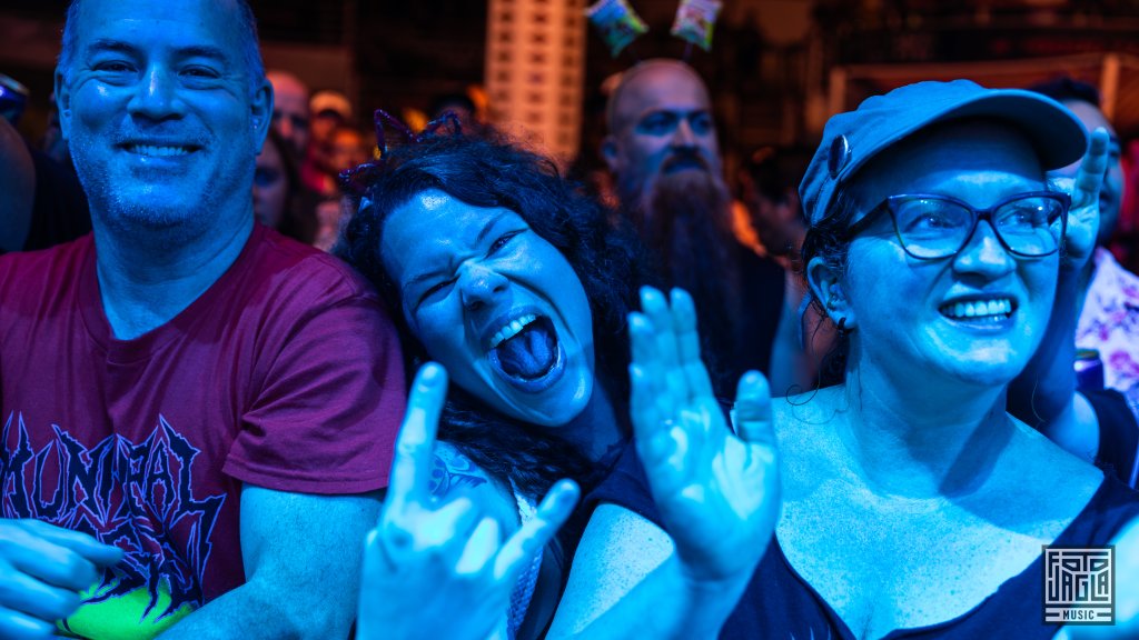 Crowd @ In Extremo
Day 4 - Pool Deck
70000 Tons of Metal 2025