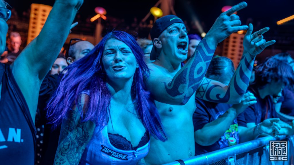 Crowd @ In Extremo
Day 4 - Pool Deck
70000 Tons of Metal 2025