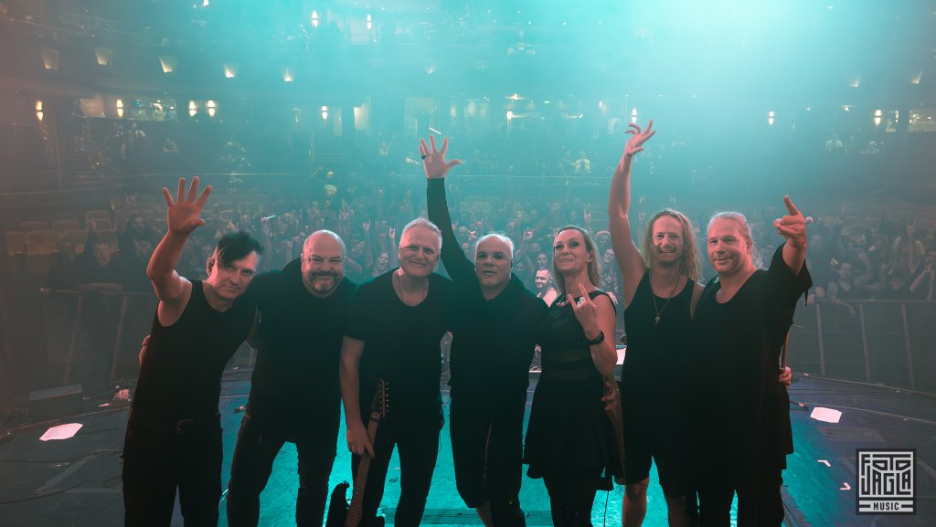 Abschlussfoto von Subway To Sally
70000 Tons of Metal 2025
Royal Theater